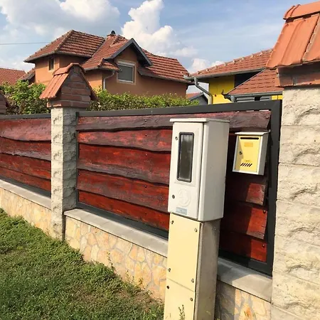 Lux Hus Novi Sad Apartment Veternik